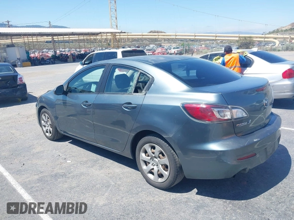 2013 Mazda 3 i Sport z VIN JM1BL1UP8D1736651, wystawiony jako IAAI lot #42263871 z przebiegiem 187 874 mil mil oraz . Historia ofert i sprzedaży dostępna na DreamBid. Obrazek 3.