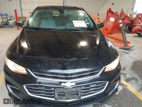 2016 Chevrolet Malibu LS z VIN 1G1ZB5ST6GF211340, wystawiony jako IAAI lot #42116361 z przebiegiem 96 753 mil mil oraz . Historia ofert i sprzedaży dostępna na DreamBid. Obrazek 6.