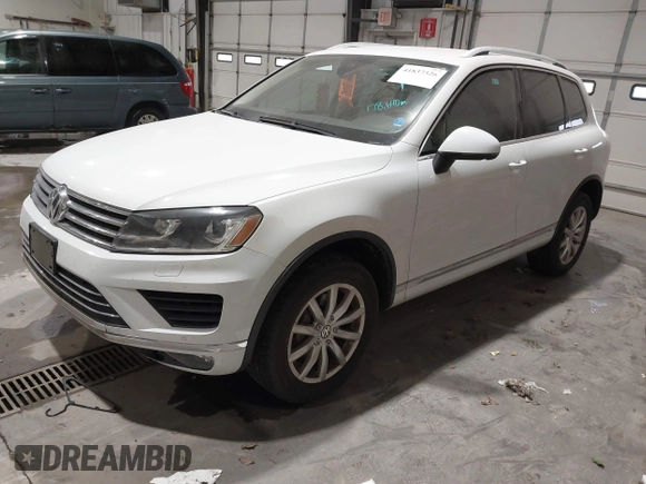 2016 Volkswagen Touareg Sport с VIN WVGEF9BP2GD010630, выставлен на аукционе IAAI как лот 41837326 с пробегом 178 640 миль миль и . История ставок и продаж доступна на DreamBid. Изображение 17.