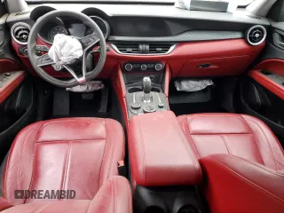 2019 Alfa Romeo Stelvio z VIN ZASPAJAN0K7C71850, wystawiony jako Copart lot #54234205 z przebiegiem Nie podano mil oraz Szkoda całkowita • Salvage title. Historia ofert i sprzedaży dostępna na DreamBid. Obrazek 8.
