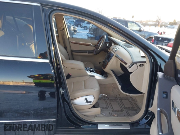 2011 Mercedes-Benz R 350 with VIN 4JGCB6FE3BA114001, listed as a IAAI auction lot 41309561 with 126,819 mi miles and . Bid and sale history available at DreamBid. Image 5.