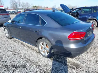 2012 Volkswagen Passat SE z VIN 1VWBH7A32CC054225, wystawiony jako IAAI lot #41874765 z przebiegiem 161 269 mil mil oraz . Historia ofert i sprzedaży dostępna na DreamBid. Obrazek 3.