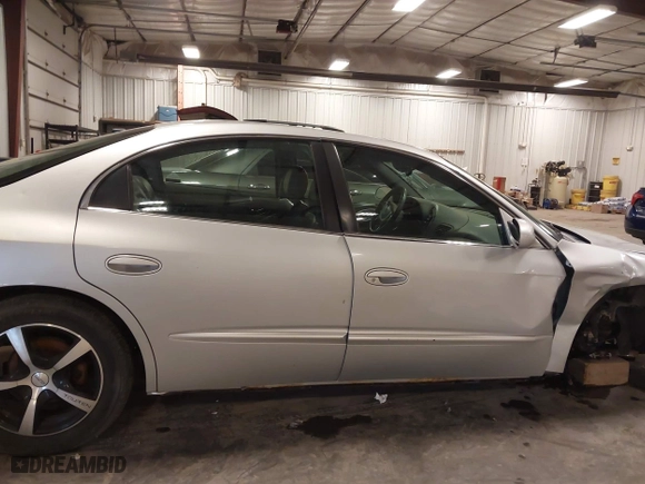 2001 Oldsmobile Aurora with VIN 1G3GS64C214111868, listed as a IAAI auction lot 41721992 with 146,785 mi miles. Bid and sale history available at carsss.com. Image 19.