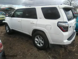2018 Toyota 4Runner SR5 with VIN JTEZU5JR3J5176336, listed as a IAAI auction lot 41719057 with 152,797 mi miles. Bid and sale history available at carsss.com. Image 3.