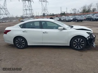 2018 Nissan Altima 2.5 SL with VIN 1N4AL3AP5JC199495, listed as a IAAI auction lot 41665962 with 136,814 mi miles. Bid and sale history available at carsss.com. Image 14.