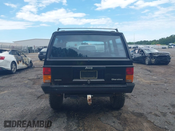 1987 Jeep Cherokee with VIN 1JCMR7819HT174249, listed as a IAAI auction lot 42458110 with 157,683 mi miles and . Bid and sale history available at DreamBid. Image 16.