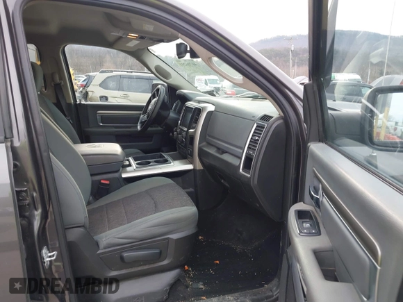 2015 Ram 1500 Big Horn z VIN 1C6RR7LT1FS520269, wystawiony jako IAAI lot #41706251 z przebiegiem 116 309 mil mil oraz . Historia ofert i sprzedaży dostępna na DreamBid. Obrazek 5.