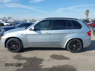 2010 BMW X5 M z VIN 5YMGY0C57ALK25120, wystawiony jako IAAI lot #41473632 z przebiegiem 78 923 mil mil oraz . Historia ofert i sprzedaży dostępna na DreamBid. Obrazek 14.