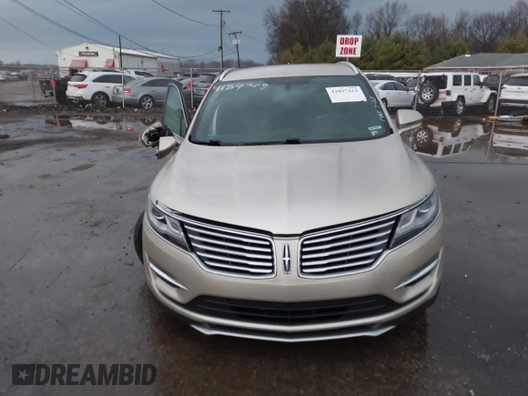 2017 Lincoln MKC Select z VIN 5LMCJ2C99HUL63006, wystawiony jako IAAI lot #41897413 z przebiegiem 76 202 mil mil oraz . Historia ofert i sprzedaży dostępna na DreamBid. Obrazek 12.