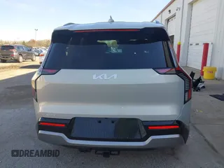 2024 Kia EV9 Land z VIN KNDADFS52R6025531, wystawiony jako IAAI lot #40831011 z przebiegiem Nie podano mil oraz . Historia ofert i sprzedaży dostępna na DreamBid. Obrazek 17.