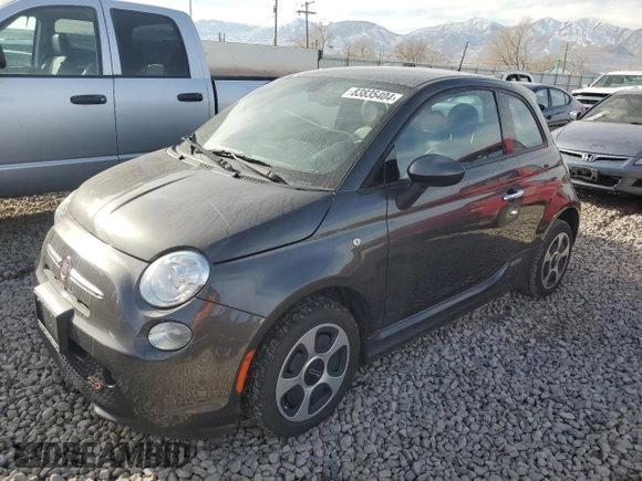 2017 FIAT 500e z VIN 3C3CFFGE6HT699377, wystawiony jako Copart lot #83835404 z przebiegiem 55 273 mil mil oraz Szkoda całkowita • Salvage title. Historia ofert i sprzedaży dostępna na DreamBid. Obrazek 1.