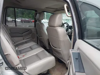 2007 Ford Explorer XLT z VIN 1FMEU73817UA64809, wystawiony jako IAAI lot #42493762 z przebiegiem 273 258 mil mil oraz . Historia ofert i sprzedaży dostępna na DreamBid. Obrazek 8.