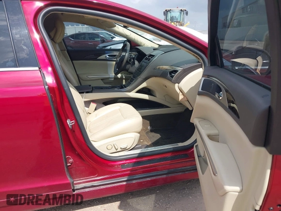 2014 Lincoln MKZ with VIN 3LN6L2G92ER806197, listed as a IAAI auction lot 41931284 with 1 mi miles. Bid and sale history available at carsss.com. Image 5.