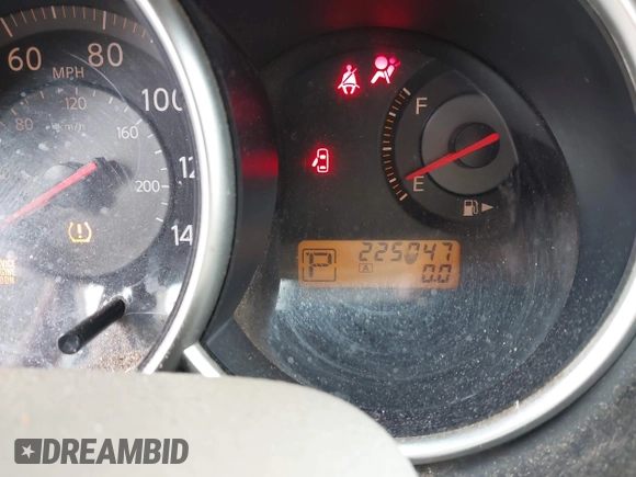 2007 Nissan Versa SL z VIN 3N1BC13E17L422145, wystawiony jako IAAI lot #42048022 z przebiegiem 225 047 mil mil oraz . Historia ofert i sprzedaży dostępna na DreamBid. Obrazek 7.