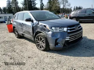 2019 Toyota Highlander SE z VIN 5TDJZRFH1KS959998, wystawiony jako Copart lot #54558795 z przebiegiem 50 566 mil mil oraz Szkoda całkowita • Salvage title. Historia ofert i sprzedaży dostępna na DreamBid. Obrazek 14.