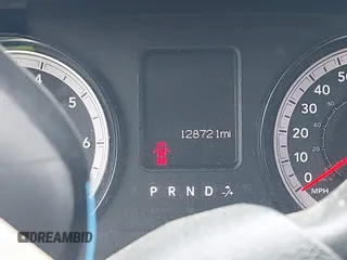 2019 Ram 1500 Tradesman z VIN 3C6JR6DG2KG705859, wystawiony jako IAAI lot #41716700 z przebiegiem 128 721 mil mil oraz . Historia ofert i sprzedaży dostępna na DreamBid. Obrazek 14.