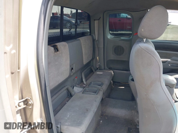 2006 Toyota Tacoma PreRunner with VIN 5TETU62N36Z164347, listed as a IAAI auction lot 41862319 with 395,554 mi miles. Bid and sale history available at carsss.com. Image 8.