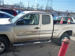 2006 Toyota Tacoma with VIN 5TEUU42NX6Z154875, listed as a IAAI auction lot 41523003 with 33,168 mi miles. Bid and sale history available at carsss.com. Image 14.