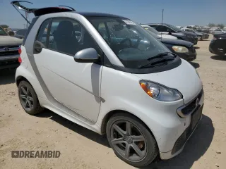 2013 Smart fortwo Pure z VIN WMEEJ3BA9DK627656, wystawiony jako Copart lot #52109195 z przebiegiem 118 181 mil mil oraz Tytuł czysty. Historia ofert i sprzedaży dostępna na DreamBid. Obrazek 4.