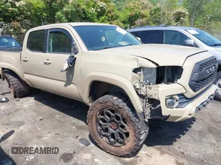 2017 Toyota Tacoma SR5 z VIN 3TMAZ5CN1HM026355, wystawiony jako IAAI lot #42060428 z przebiegiem 165 096 mil mil oraz . Historia ofert i sprzedaży dostępna na DreamBid. Obrazek 1.