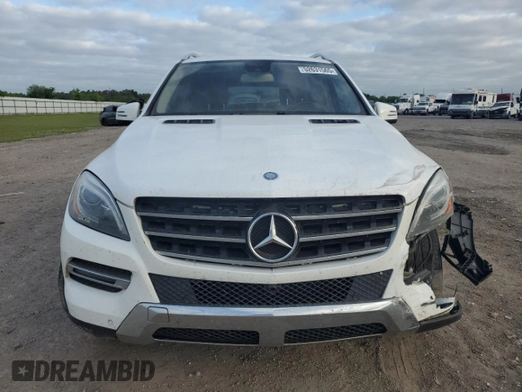 2015 Mercedes-Benz M 350 z VIN 4JGDA5JBXFA527876, wystawiony jako Copart lot #52631565 z przebiegiem 178 818 mil mil oraz Szkoda całkowita • Salvage title. Historia ofert i sprzedaży dostępna na DreamBid. Obrazek 5.