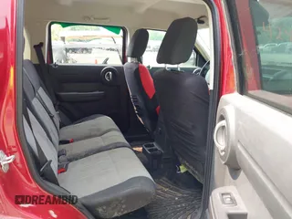 2007 Dodge Nitro SXT z VIN 1D8GU28KX7W555437, wystawiony jako IAAI lot #42412370 z przebiegiem 187 101 mil mil oraz . Historia ofert i sprzedaży dostępna na DreamBid. Obrazek 8.