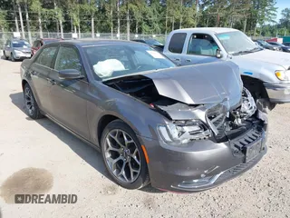 2015 Chrysler 300 S z VIN 2C3CCABG6FH926724, wystawiony jako IAAI lot #42459693 z przebiegiem 34 750 mil mil oraz . Historia ofert i sprzedaży dostępna na DreamBid. Obrazek 1.