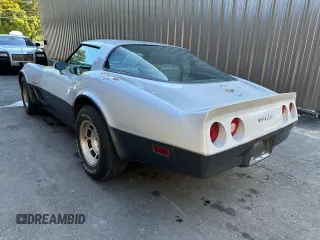 1982 Chevrolet Corvette z VIN 1G1AY8789C5101514, wystawiony jako Copart lot #87106344 z przebiegiem 3 012 mil mil oraz Czysty tytuł • Clean title. Historia ofert i sprzedaży dostępna na DreamBid. Obrazek 3.