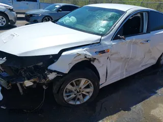 2017 Kia Optima LX with VIN 5XXGT4L31HG170655, listed as a IAAI auction lot 41850725 with 113,619 mi miles. Bid and sale history available at carsss.com. Image 6.