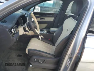 2021 Bentley Bentayga V8 z VIN SJAAM2ZV4MC034001, wystawiony jako Copart lot #78093424 z przebiegiem Nie podano mil oraz Szkoda całkowita • Salvage title. Historia ofert i sprzedaży dostępna na DreamBid. Obrazek 7.
