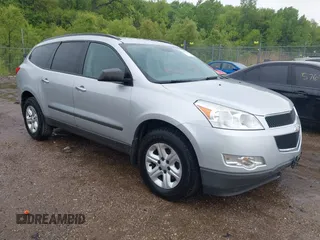 2012 Chevrolet Traverse LS z VIN 1GNKRFED7CJ390131, wystawiony jako IAAI lot #42369740 z przebiegiem 148 081 mil mil oraz . Historia ofert i sprzedaży dostępna na DreamBid. Obrazek 1.