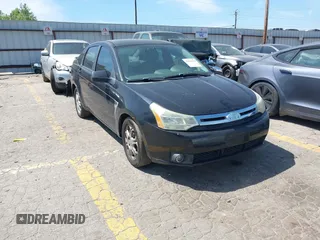 2008 Ford Focus SE z VIN 1FAHP35N18W125558, wystawiony jako IAAI lot #42084894 z przebiegiem 158 724 mil mil oraz . Historia ofert i sprzedaży dostępna na DreamBid. Obrazek 1.