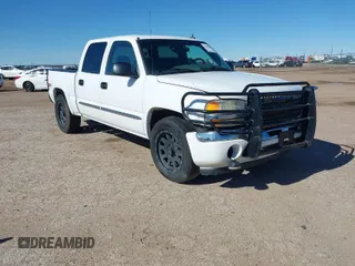 2006 GMC Sierra 1500 SLT with VIN 2GTEK13T061170674, listed as a IAAI auction lot 41680561 with 222,276 mi miles and . Bid and sale history available at carsss.com. Image 1.