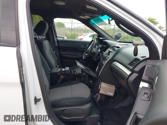 2013 Ford Police Interceptor Utility z VIN 1FM5K8AR6DGB59111, wystawiony jako IAAI lot #42259174 z przebiegiem 75 460 mil mil oraz . Historia ofert i sprzedaży dostępna na DreamBid. Obrazek 5.