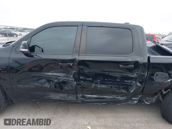 2019 Ram 1500 Big Horn z VIN 1C6RREFT1KN891182, wystawiony jako IAAI lot #41634042 z przebiegiem 128 972 mil mil oraz . Historia ofert i sprzedaży dostępna na DreamBid. Obrazek 6.