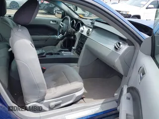 2008 Ford Mustang Deluxe with VIN 1ZVHT80NX85120503, listed as a IAAI auction lot 42530285 with 171,570 mi miles and . Bid and sale history available at DreamBid. Image 5.