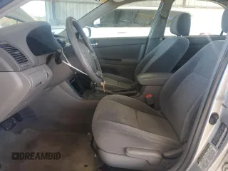 2005 Toyota Camry STD z VIN 4T1BE32K35U598719, wystawiony jako Copart lot #84796804 z przebiegiem 148 683 mil mil oraz Szkoda całkowita • Salvage title. Historia ofert i sprzedaży dostępna na DreamBid. Obrazek 7.