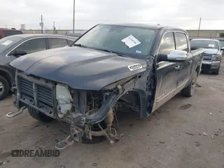 2019 Ram 1500 Limited z VIN 1C6SRFHT9KN594990, wystawiony jako IAAI lot #41760766 z przebiegiem 102 740 mil mil oraz . Historia ofert i sprzedaży dostępna na DreamBid. Obrazek 18.