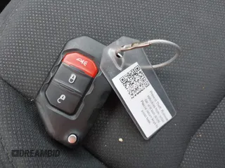 2023 Jeep Gladiator Overland z VIN 1C6HJTFG7PL566484, wystawiony jako IAAI lot #42424428 z przebiegiem 52 057 mil mil oraz . Historia ofert i sprzedaży dostępna na DreamBid. Obrazek 11.