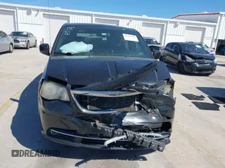 2014 Chrysler Town & Country S with VIN 2C4RC1HG1ER304229, listed as a IAAI auction lot 41807902 with 139,266 mi miles. Bid and sale history available at carsss.com. Image 12.