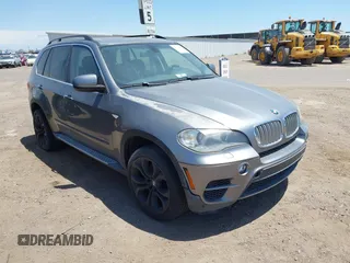 2013 BMW X5 xDrive50i z VIN 5UXZV8C56D0C15064, wystawiony jako IAAI lot #42179213 z przebiegiem Nie podano mil oraz . Historia ofert i sprzedaży dostępna na DreamBid. Obrazek 1.