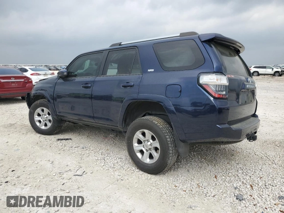 2021 Toyota 4Runner SR5 z VIN JTEMU5JR4M5917821, wystawiony jako Copart lot #51359905 z przebiegiem 77 403 mil mil oraz Szkoda całkowita • Salvage title. Historia ofert i sprzedaży dostępna na DreamBid. Obrazek 2.