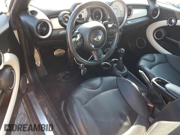 2014 MINI Convertible S z VIN WMWZP3C58ET707569, wystawiony jako Copart lot #42129485 z przebiegiem 62 343 mil mil oraz Szkoda całkowita • Salvage title. Historia ofert i sprzedaży dostępna na DreamBid. Obrazek 8.
