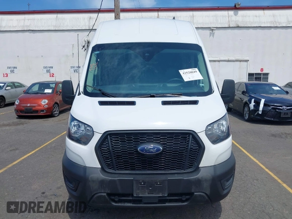 2023 Ford Transit Cargo z VIN 1FTBR3U86PKA69175, wystawiony jako IAAI lot #42520049 z przebiegiem 50 866 mil mil oraz . Historia ofert i sprzedaży dostępna na DreamBid. Obrazek 12.