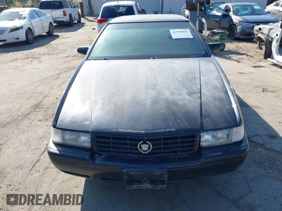 2001 Cadillac Eldorado Touring ETC z VIN 1G6ET12911B103774, wystawiony jako IAAI lot #41998828 z przebiegiem 128 724 mil mil oraz . Historia ofert i sprzedaży dostępna na DreamBid. Obrazek 6.