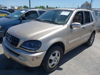 2002 Mercedes-Benz M 320/430/500 z VIN 4JGAB54E52A298975, wystawiony jako IAAI lot #41985135 z przebiegiem 278 592 mil mil oraz . Historia ofert i sprzedaży dostępna na DreamBid. Obrazek 2.