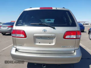 2002 Toyota Sienna LE with VIN 4T3ZF13CX2U500604, listed as a IAAI auction lot 41834778 with 139,668 mi miles. Bid and sale history available at carsss.com. Image 16.
