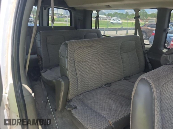 2005 Chevrolet Express Passenger with VIN 1GAHG39U151149680, listed as a IAAI auction lot 42633644 with 165,707 mi miles and . Bid and sale history available at DreamBid. Image 19.