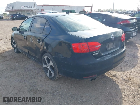 2014 Volkswagen Jetta SE with VIN 3VWD17AJ0EM381770, listed as a IAAI auction lot 42487960 with 135,747 mi miles and . Bid and sale history available at DreamBid. Image 3.