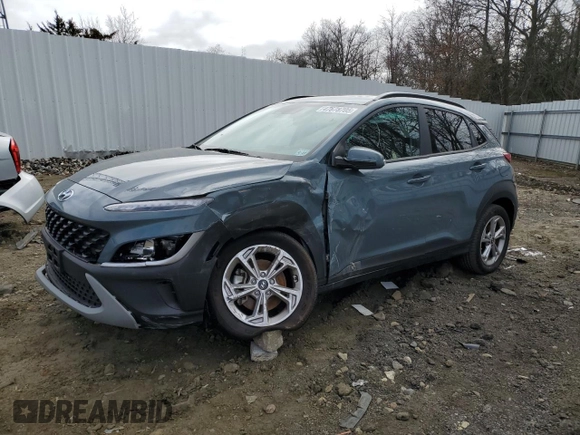 2022 Hyundai Kona SEL with VIN KM8K3CAB7NU900293, listed as a Copart auction lot 47678705 with 10,105 mi miles and Salvage Title. Bid and sale history available at carsss.com. Image 1.